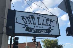 ct-oak-one-lake-brewing-tl-0920__FocusFillWzMwMCwyMDAsIngiLDI3XQ