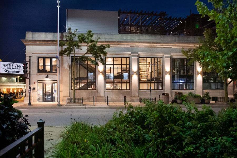 01-Exterior-at-night (2)