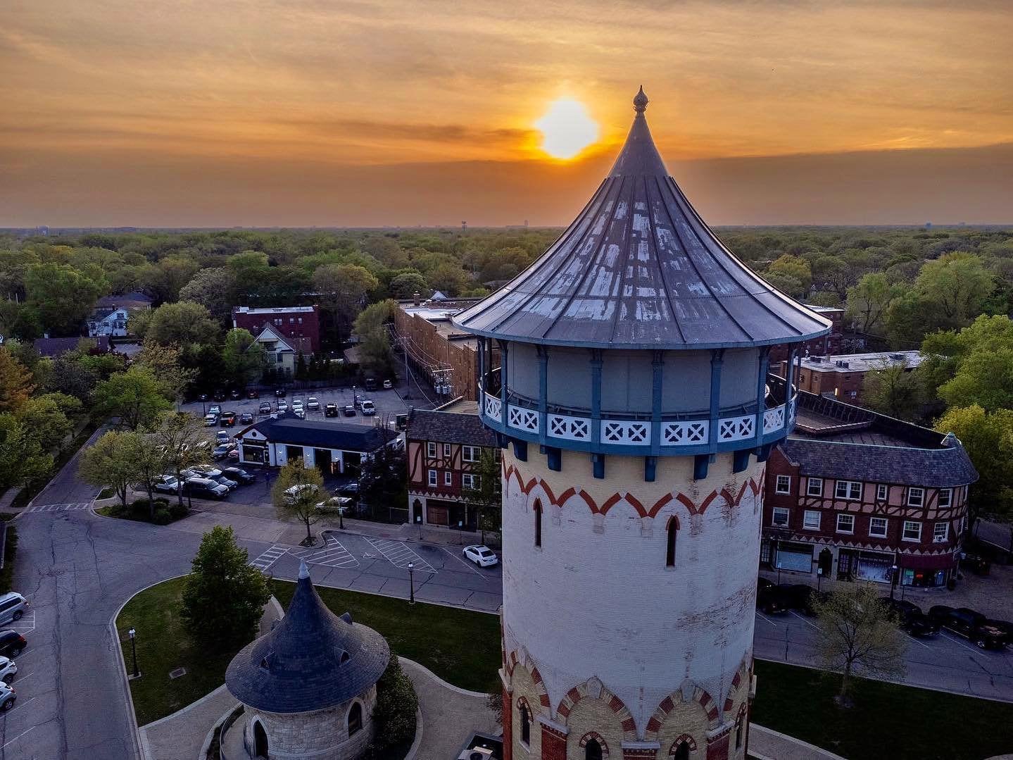 9,000 People Live Inside this National Historic Landmark in Riverside, IL