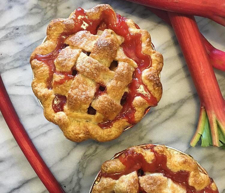 Strawberry rhubarb pie (1)